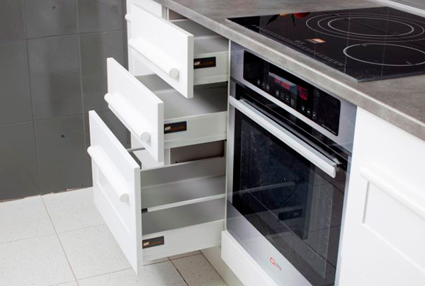 Imagen de el mueble con cajones utilizado en el programa Decogarden