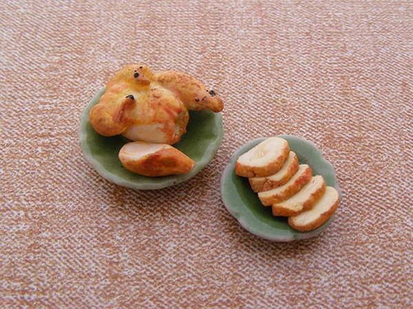 cocina en miniatura del artista Aaron Neck pollo