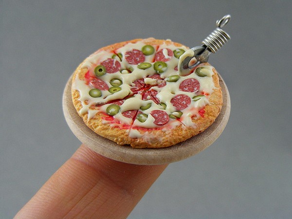cocina en miniatura del artista Aaron Neck pizza