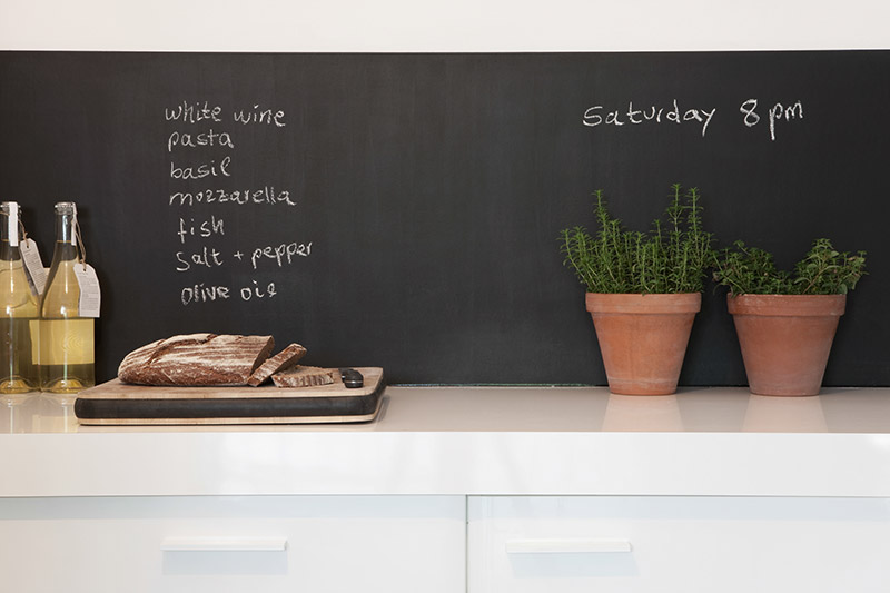 decorar la cocina con pizarra frente