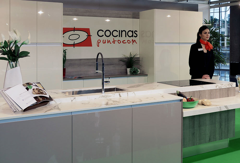 cocina exposición feria hogarmania stand cocinas puntocom