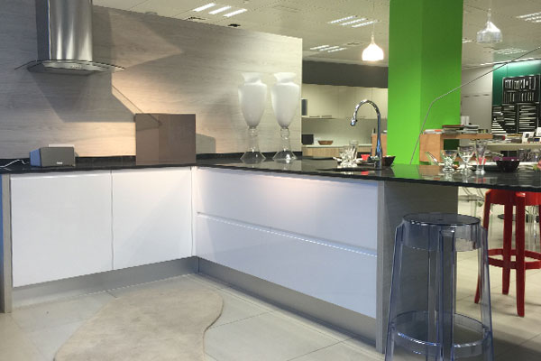 exposición de tienda cocinas puntocom benicassim