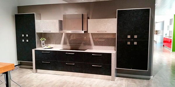 Imagen de la cocina con puerta Classic Negro de Cocinas.com